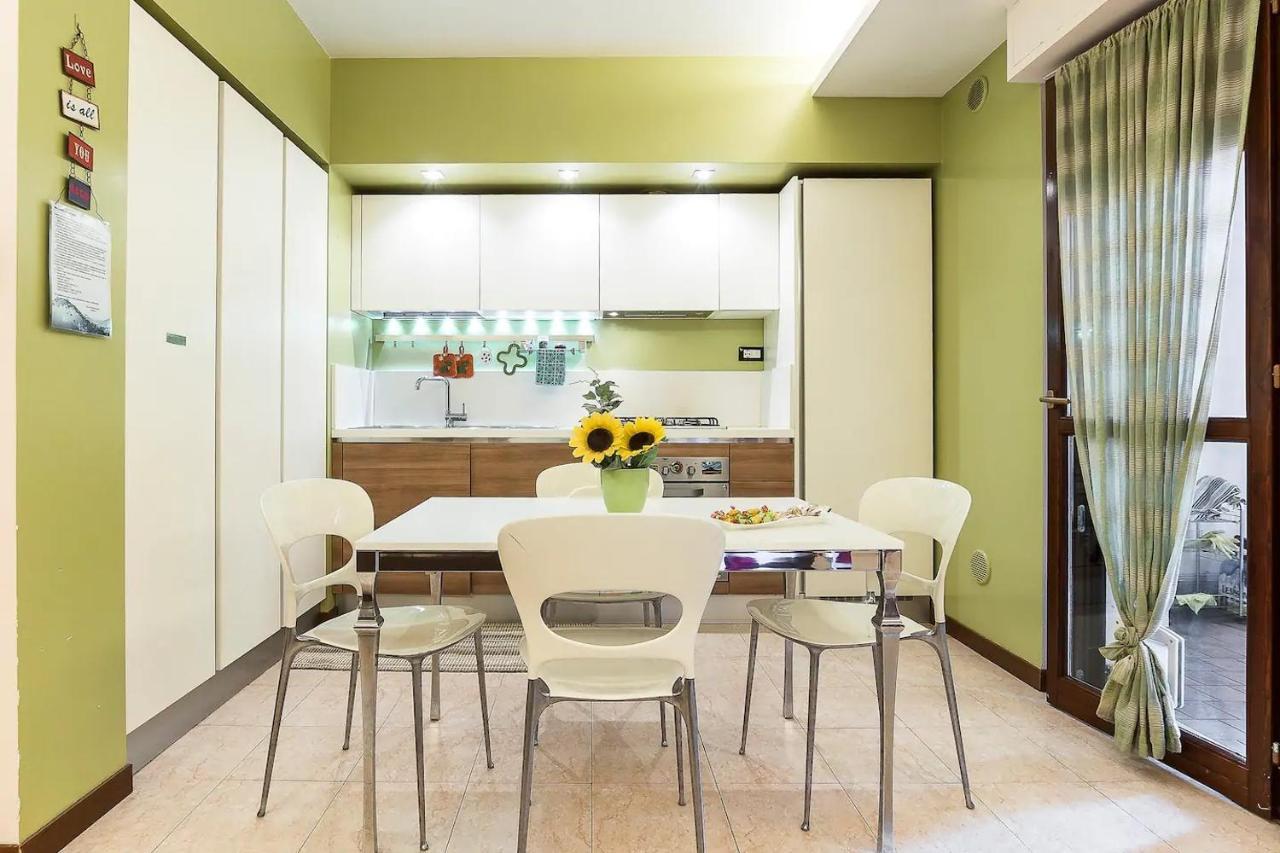 Moderno Appartamento Zona Centrale Латина Екстериор снимка